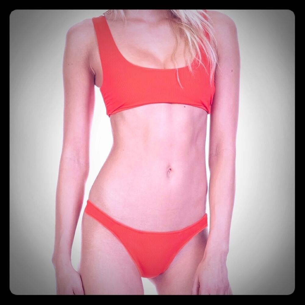 Beautiful Designer Swimsuit from Tori Praver 😍